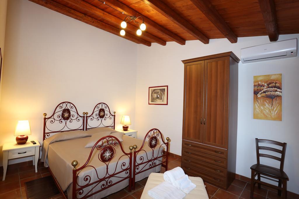 Serravalle Relais & Country Villa With Private Pool - Esclusive Use Chiaramonte Gulfi Oda fotoğraf